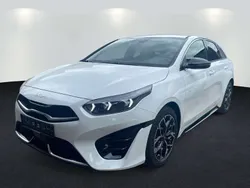 Deluxeweiss met. Gebraucht 2024 Kia ProCeed GT-Line Kleinwagen | 30.990 € (Fairer Preis)