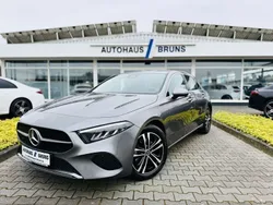 Grau Gebraucht 2023 Mercedes A180 Advanced Limousine | 29.555 € (Fairer Preis)