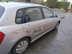 Silber Gebraucht 2005 Kia Cerato LX Limousine | 2.500 € (Fairer Preis)