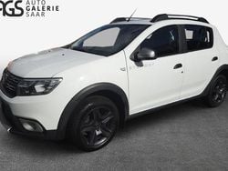 Arktisweiß (weiss) Gebraucht 2017 Dacia Sandero Celebration Limousine | 9.999 € (Fairer Preis)