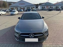 Grau Gebraucht 2019 Mercedes A180 Kleinwagen | 17.999 € (Fairer Preis)