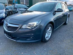 Grau Gebraucht 2016 Opel Insignia Kombi | 9.450 €