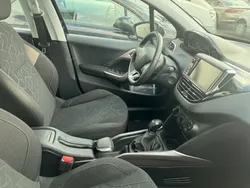 Schwarz Gebraucht 2015 Peugeot 2008 Active SUV | 6.000 € (Guter Preis)