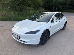 Weiß Gebraucht 2024 Tesla Model 3 RWD Limousine | 36.400 €