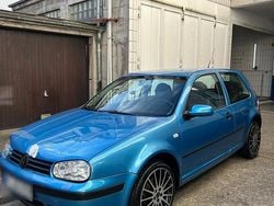 Blau Gebraucht 2003 VW Golf IV Kleinwagen | 1.450 € (Fairer Preis)