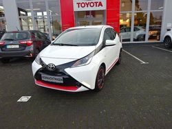 Weiß Gebraucht 2016 Toyota Aygo X-play Kleinwagen | 7.590 € (Fairer Preis)