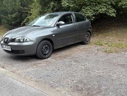 Grau Gebraucht 2004 Seat Ibiza Kleinwagen | 730 € (Guter Preis)
