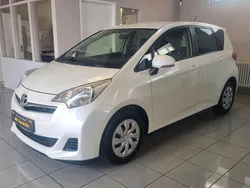 Weiß Gebraucht 2013 Toyota Verso-S Life Van / Kleinbus | 6.800 € (Fairer Preis)
