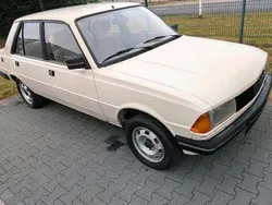 Beige Gebraucht 1983 Peugeot 305 Limousine | 950 €