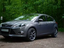 Grau Gebraucht 2011 Ford Focus Titanium Limousine | 4.490 € (Fairer Preis)