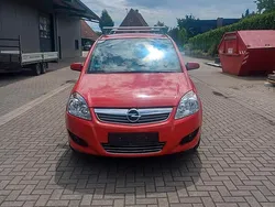 Rot Gebraucht 2009 Opel Zafira Van / Kleinbus | 2.350 € (Guter Preis)