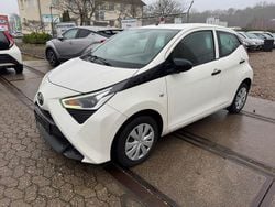Weiß Gebraucht 2021 Toyota Aygo Kleinwagen | 7.999 € (Guter Preis)