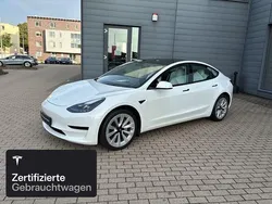 Weiß Gebraucht 2021 Tesla Model 3 RWD Limousine | 24.900 € (Fairer Preis)