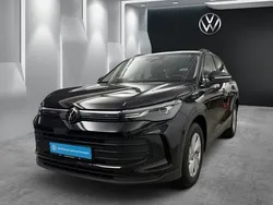 Deep black perleffekt Gebraucht 2024 VW Tiguan Basis SUV | 38.890 € (Teuer)