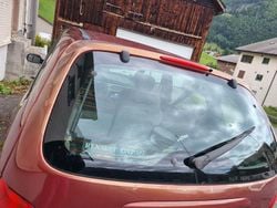 Rot Gebraucht 1999 Toyota Sienna Van / Kleinbus | 500 €