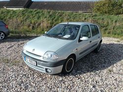 Silber Gebraucht 2000 Renault Clio II Limousine | 1.390 € (Fairer Preis)