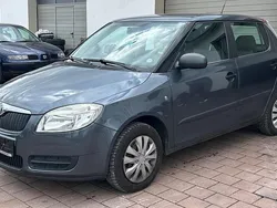 Grau Gebraucht 2009 Skoda Fabia Limousine | 3.300 € (Fairer Preis)