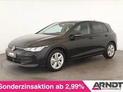 Grenadillschwarz Gebraucht 2024 VW Golf VIII Life Limousine | 27.584 € (Guter Preis)