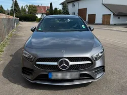 Grau Gebraucht 2020 Mercedes A200 AMG line Limousine | 25.150 € (Fairer Preis)