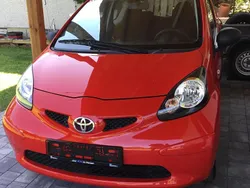 Rot Gebraucht 2006 Toyota Aygo Kleinwagen | 1.950 €