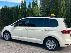Gelb Gebraucht 2019 VW Touran Comfortline Van / Kleinbus | 11.500 € (Guter Preis)