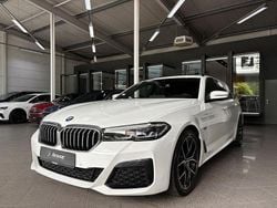Alpinweiss ii Gebraucht 2022 BMW 530e M Sport Kombi | 30.990 € (Guter Preis)