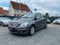 Grau Gebraucht 2011 Mercedes B180 Van / Kleinbus | 7.690 € (Fairer Preis)