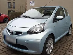 Blau Gebraucht 2005 Toyota Aygo Kleinwagen | 1.750 €