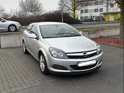 Grau Gebraucht 2010 Opel Astra Coupé | 3.800 € (Guter Preis)