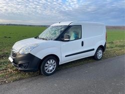 Weiß Gebraucht 2017 Opel Combo S Van / Kleinbus | 7.900 € (Fairer Preis)