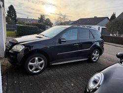 Schwarz Gebraucht 2007 Mercedes ML320 SUV | 11.200 € (Etwas zu teuer)