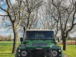 Grün Gebraucht 1996 Land Rover Defender SUV | 21.900 €