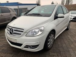 Weiß Gebraucht 2011 Mercedes B180 Van / Kleinbus | 3.500 € (Guter Preis)