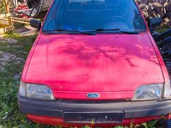 Rot Gebraucht 1991 Ford Fiesta Kleinwagen | 750 €