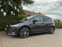 Grau Gebraucht 2016 VW Golf Sportsvan Allstar Van / Kleinbus | 12.898 € (Fairer Preis)