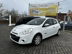 Weiß Gebraucht 2014 Renault Clio III Collection Kleinwagen | 2.378 € (Fairer Preis)