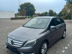 Grau Gebraucht 2013 Mercedes B180 Van / Kleinbus | 9.900 € (Guter Preis)