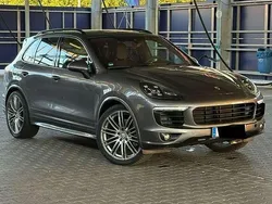 Grau Gebraucht 2015 Porsche Cayenne GTS Chrono SUV | 27.600 €