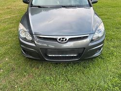 Grau Gebraucht 2009 Hyundai i30 Kleinwagen | 2.400 € (Etwas zu teuer)