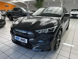 Dark matter grau metallic Gebraucht 2023 Ford Mustang Mach-E Premium SUV | 45.990 € (Teuer)
