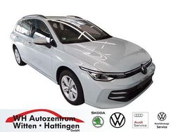 Crystal ice blue metallic Gebraucht 2024 VW Golf VIII Life Kombi | 28.977 € (Teuer)