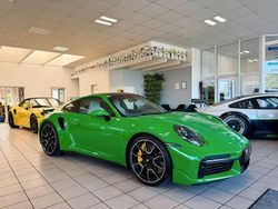 Grün Gebraucht 2024 Porsche 992 Coupé | 235.850 €
