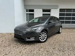 Grau Gebraucht 2015 Ford Focus Titanium Limousine | 8.280 € (Fairer Preis)