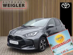 Blau Neu 2025 Toyota Yaris Comfort Limousine | 26.676 € (Guter Preis)