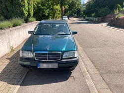 Grün Gebraucht 1996 Mercedes C220 Classic Limousine | 3.500 € (Fairer Preis)