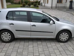 Grau Gebraucht 2004 VW Golf V Basis Kleinwagen | 3.300 € (Etwas zu teuer)