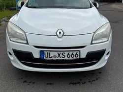 Weiß Gebraucht 2010 Renault Mégane III Dynamique Limousine | 5.000 € (Teuer)