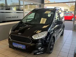 Schwarz Gebraucht 2016 Ford Tourneo Courier Trend Van / Kleinbus | 7.990 € (Guter Preis)