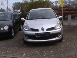 Platingrau Gebraucht 2006 Renault Clio II Dynamique Kleinwagen | 2.600 € (Fairer Preis)