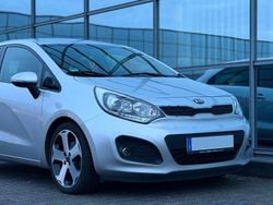 Silber Gebraucht 2014 Kia Rio Spirit Limousine | 3.590 € (Guter Preis)